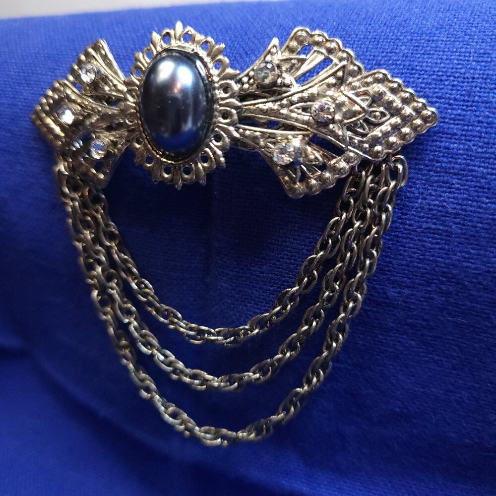 Vintage Large Brooch w/large Center Stone.